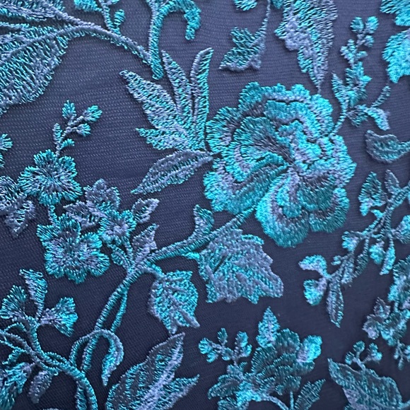 TADASHI SHOJI - QARA EMBROIDERED GOWN - Picture 5 of 5